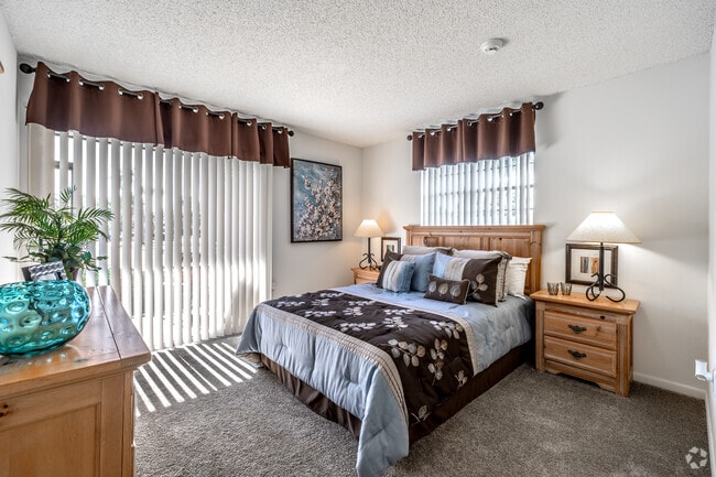 2BR, 2BA - 1,130SF - Primary Bedroom - Timber Chase at Sarasota Bay