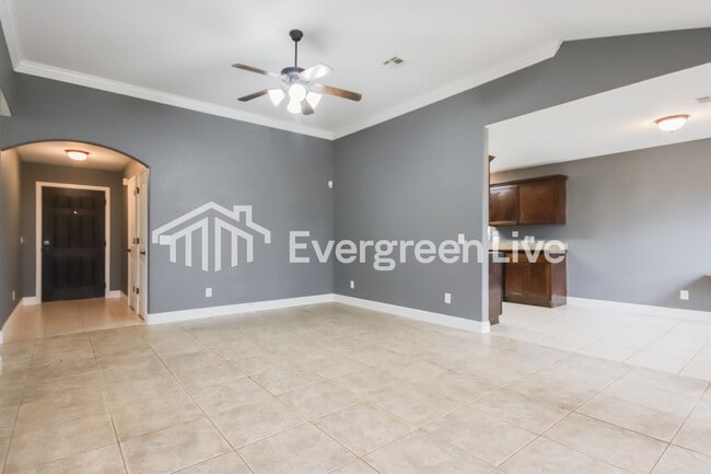 Photo - 409 E McCann Rd