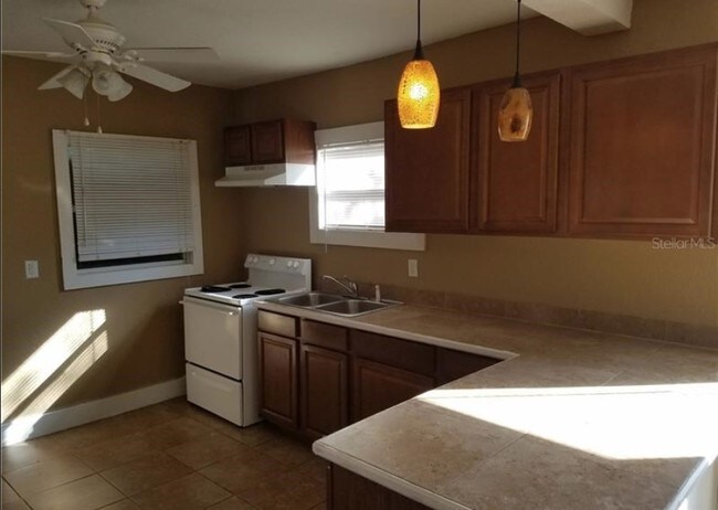 Photo - 135-139 S Stone St