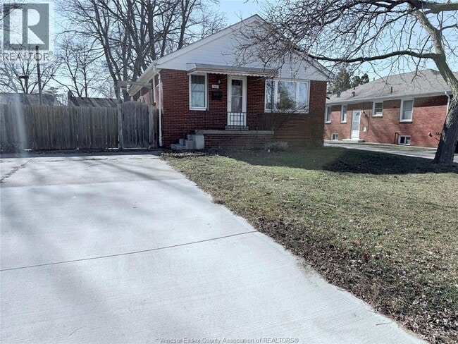 Photo - 1943 Olive Rd