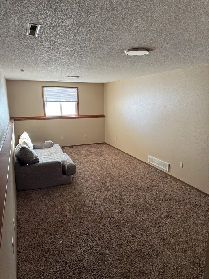 Photo - 1020 Castlewood Dr