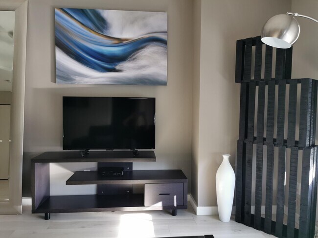 Photo - 410-1060 Alberni St Unit 410