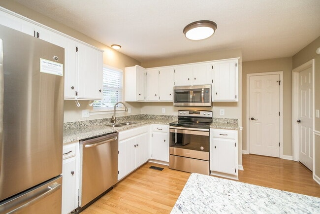 Photo - 2814 Meadowhill Dr