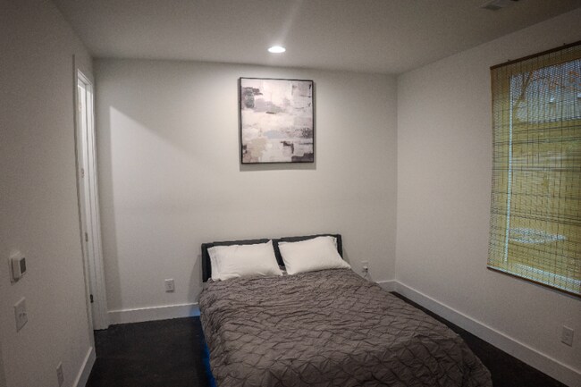 Photo - 241 Maynard Terrace SE