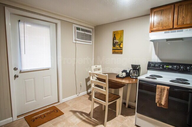 Photo - 707 W Race St Unit 1