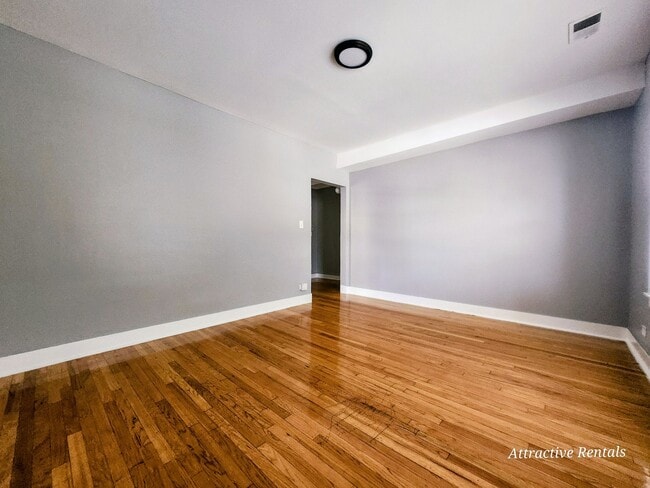 Photo - 1615 W 78th St Unit 1