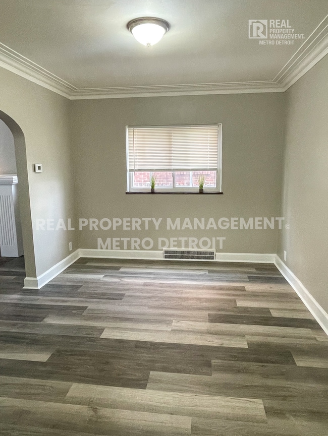 Photo - 16210 Ferguson St