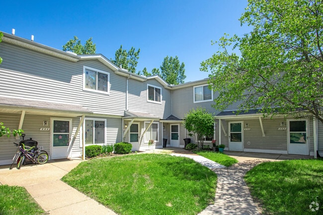 Eagle Pond Townhouses