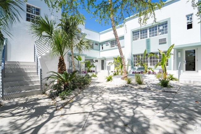 Building Photo - 2416 Flamingo Dr Unit 14 Rental