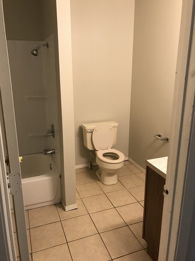 Photo - 924-926 N Oakland Avenue Unit 926