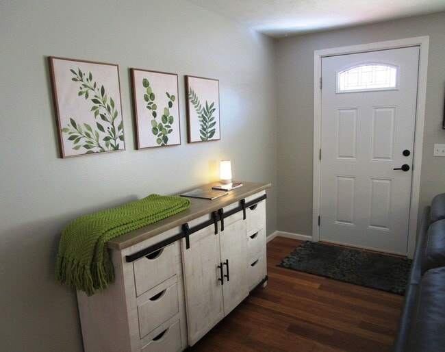 Photo - Charming  Furnished 3 bedroom Home in Whit...