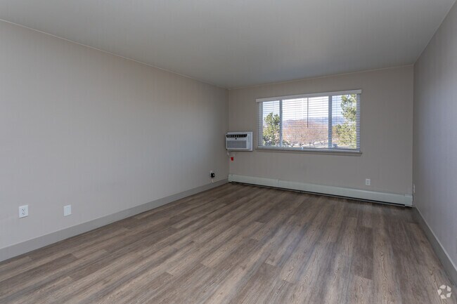 1BR, 1BA - 550SF
