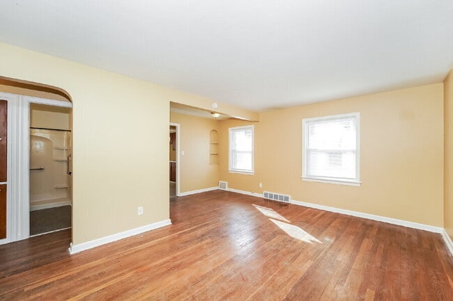 Photo - 3989 E 177th St