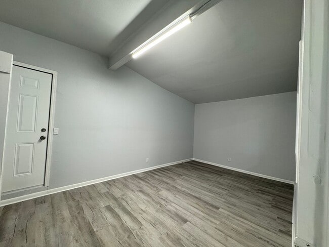 Photo - Spacious Open 3 Bedroom Home