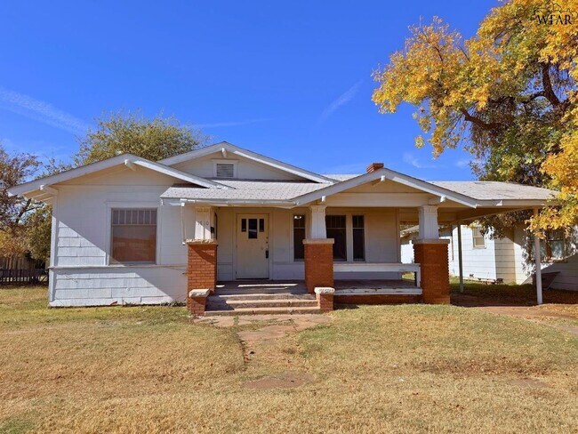 Building Photo - 1710 Monroe St