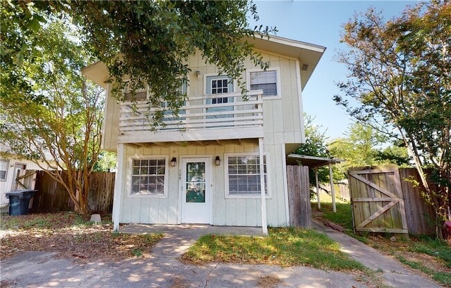 Building Photo - 709 Swiss Ct