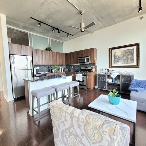 Building Photo - 235 W Van Buren St Unit 3902