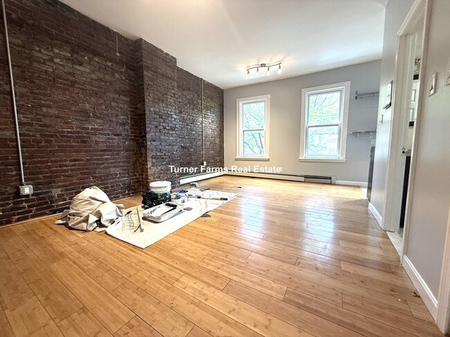 Photo - 147 Meridian St Unit 1
