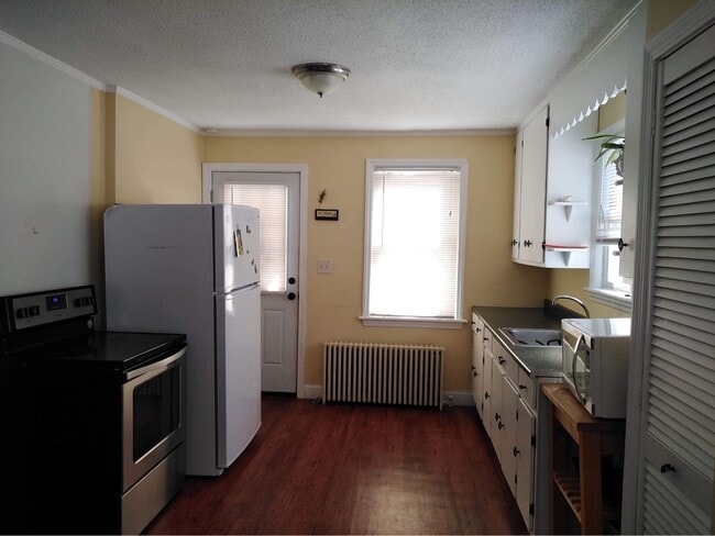 Kitchen - 5 Pomeroy Pl Unit 2