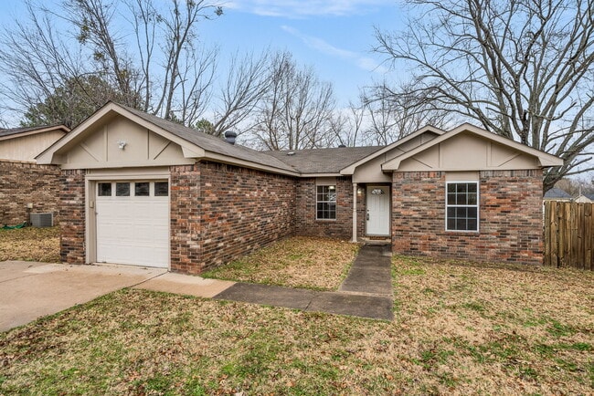 Building Photo - 100 Grand Brook Dr