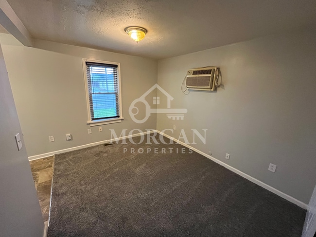 Photo - 830 E 7th St