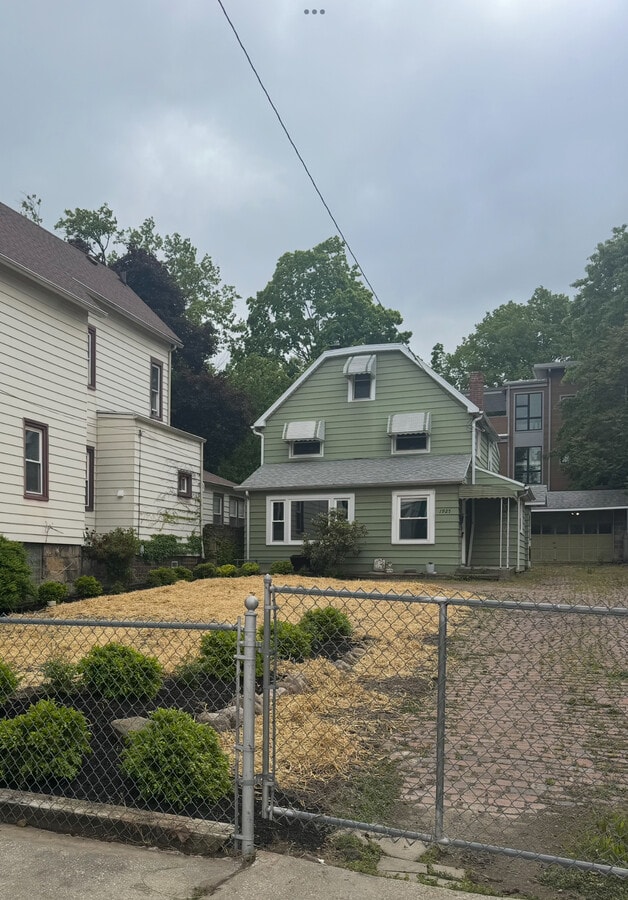 Photo - 1925 E 123rd St House