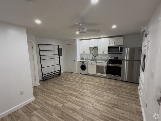 Building Photo - 195 Thomas E. Burgin Pkwy Unit 206 Rental