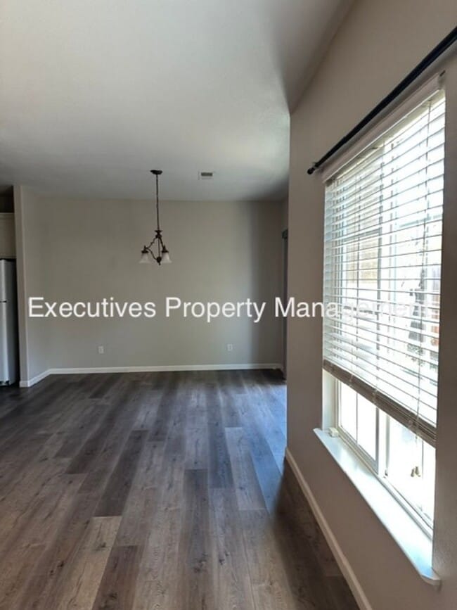 Photo - 654 Gateway Dr