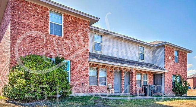 Building Photo - NEW IN MANAGEMENT - RENOVATED UNIT