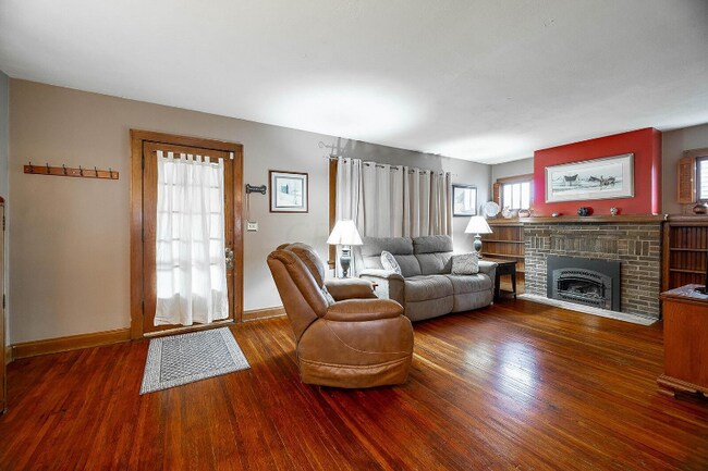 Photo - 266 S Roys Ave