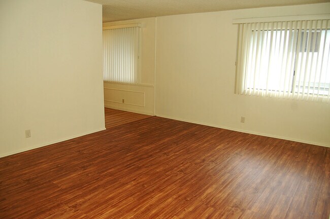 living room - 3 - 226 N Cedar St Unit 4