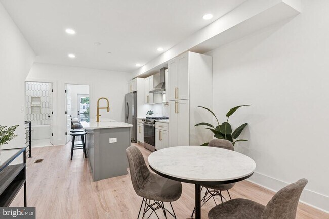 Photo - 2608 4th St NE