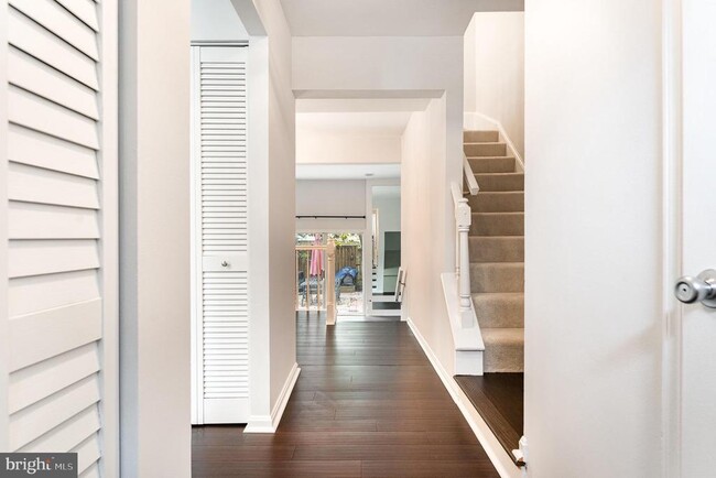 Building Photo - 2168 Mayflower Dr Rental