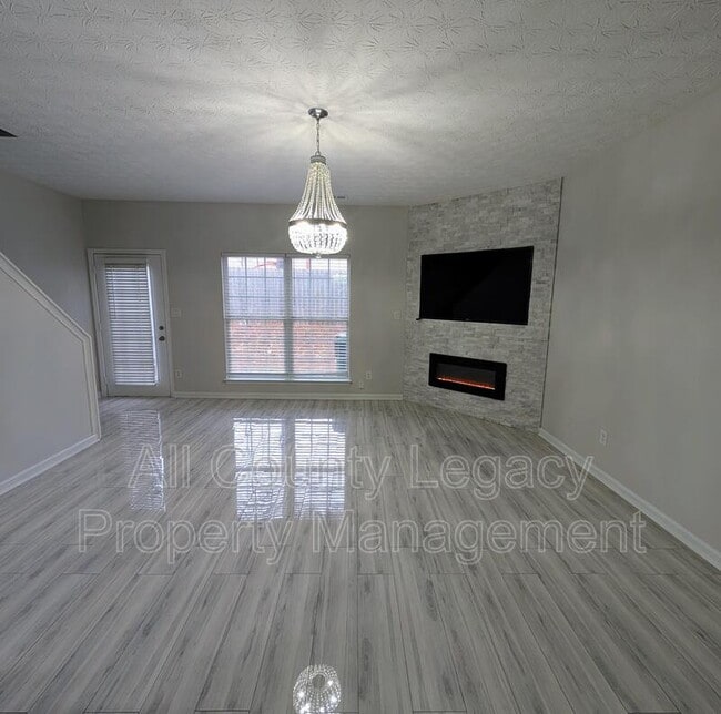 Photo - 2537 Emma Way NW