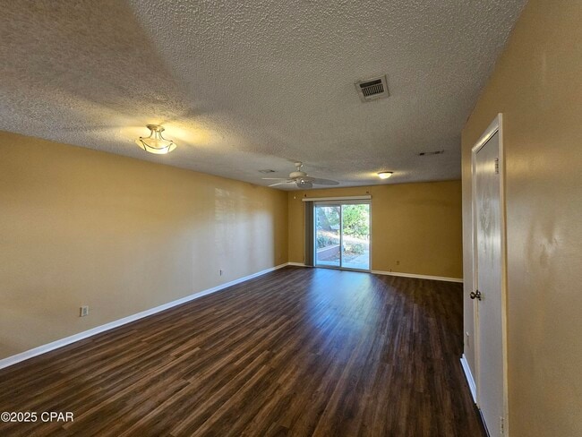 Photo - 1325 W 12th St