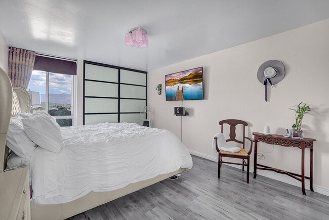 Photo - 4295 Vía Arbolada Unidad #311