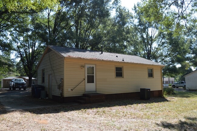 Photo - 860 Opal St