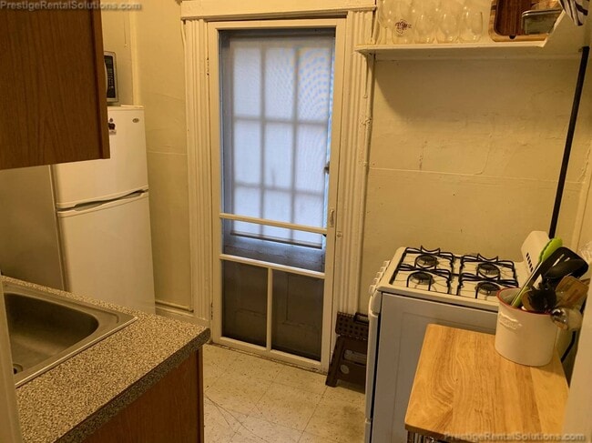 Photo - 15 Royce Rd Unit 2