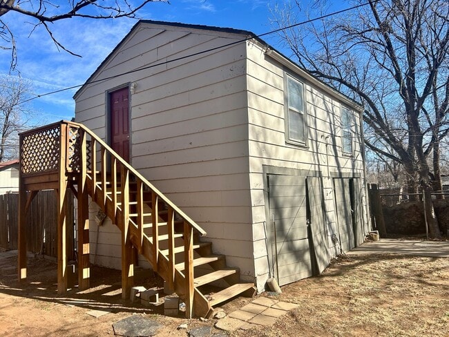 Building Photo - 2122 16th St Unit Rear Rental