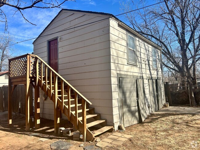 Building Photo - 2122 16th St Unit Rear Rental
