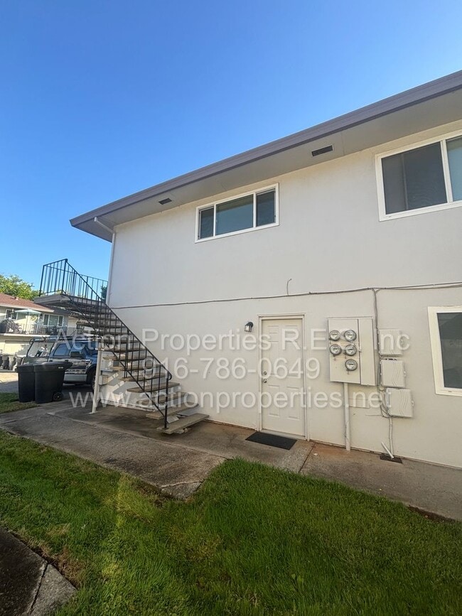 Photo - Central Roseville: 2 Bedroom 1 Bathroom Single Level, Large Living Room Central Heat and Air Upda...