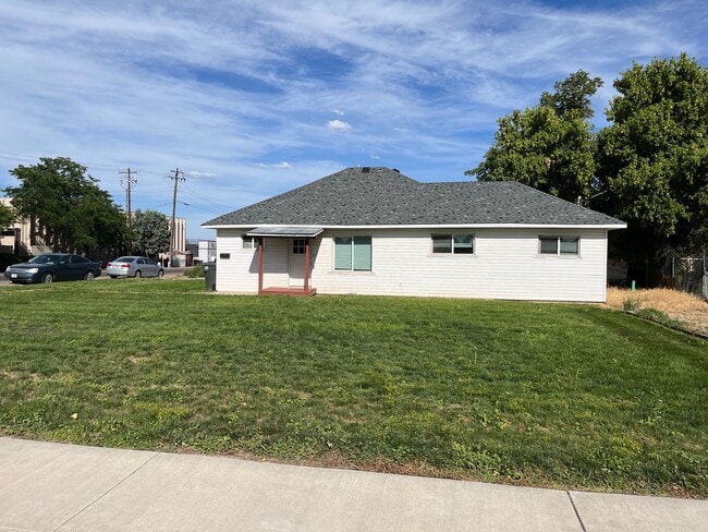 Building Photo - 589 W Duplex