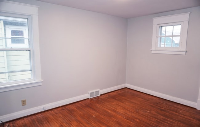 Building Photo - 122 Shepard Ave Unit 1