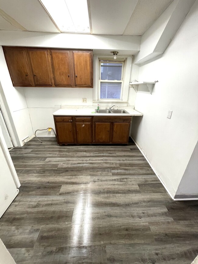 Building Photo - 2603 East Ave Unit 1