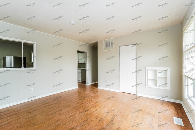 Photo - 3491 Ontario St