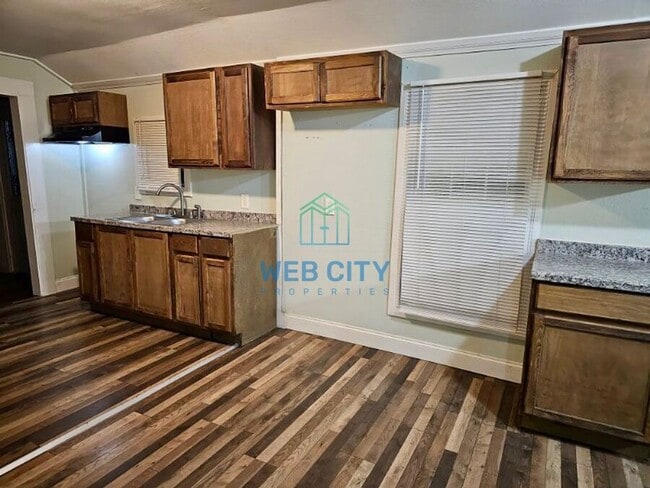 Photo - 1202 E 11th Ave