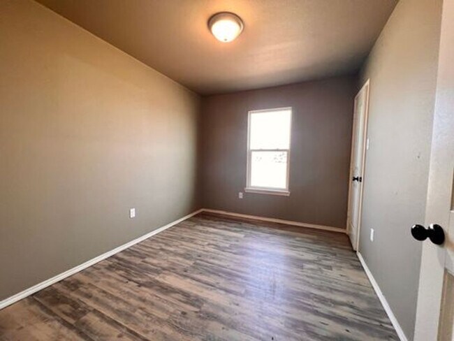 Photo - MOVE-IN SPECIAL: $500 Off First Month's Rent