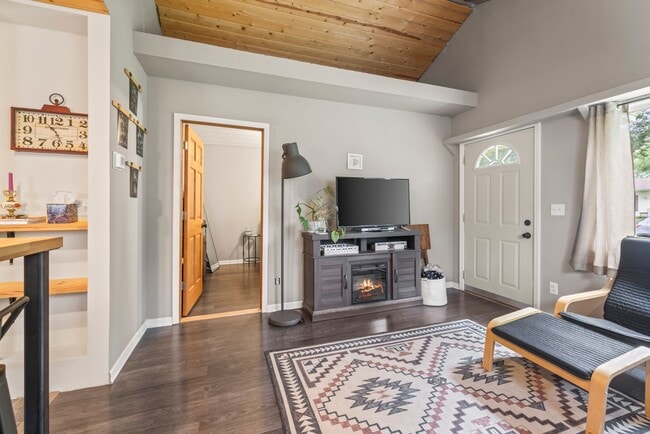 Photo - Cute 1 bedroom single family home