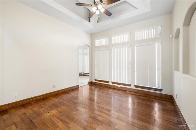Photo - 19 New Orleans Cir
