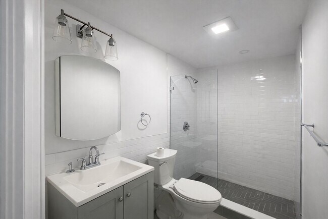 Photo - 334 Meridian St Unidad 3